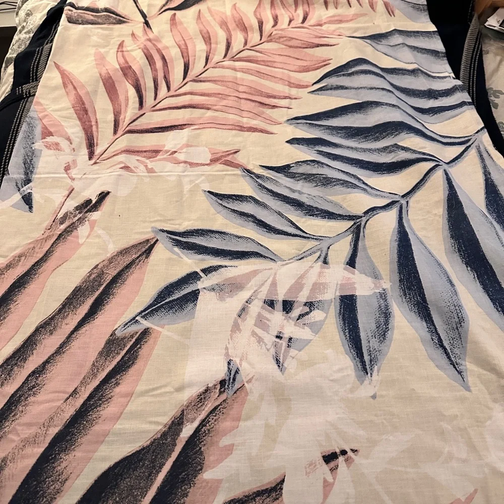 Liz Claiborne Overscale Leaves Shower Curtain New